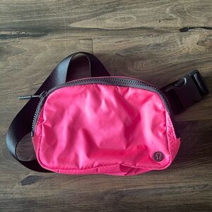 Lululemon everywhere belt bag